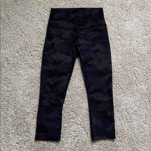 Lululemon • Wunder Under Crop Full-On Luxtreme Heritage 365 Camo Deep Coal Multi